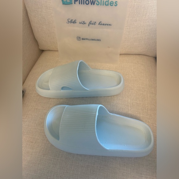NWT Brand New Light Blue Pillow Slides - Picture 2 of 7